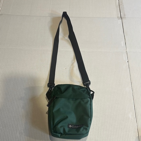 Columbia urban uplift side bag Green Black Adjustable Strap zipper inside pocket - Picture 1 of 10